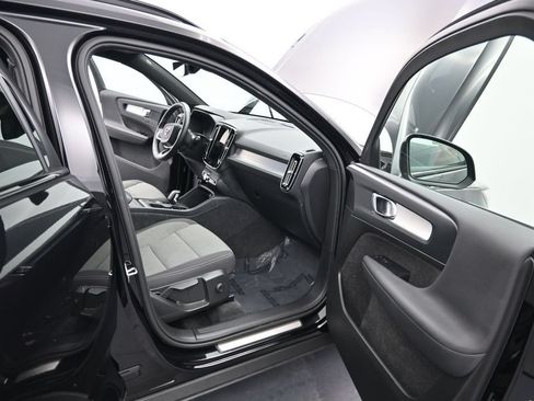 Used 2024 Volvo XC40 B5 Core AWD/4WD image 15