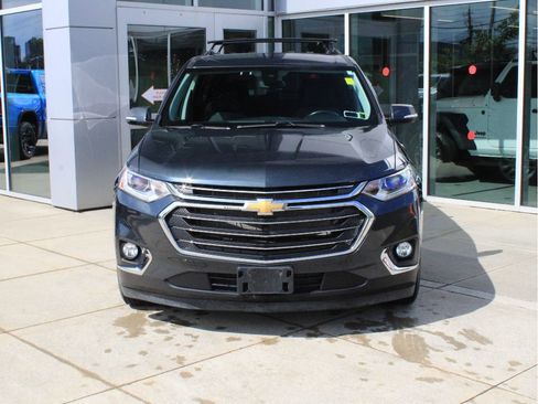 Used 2020 Chevrolet Traverse LT w/ Driver Confidence II Package AWD/4WD image 2