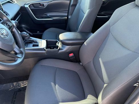 Used 2025 Toyota RAV4 LE AWD/4WD image 13
