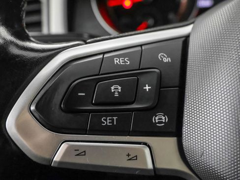 Used 2020 Volkswagen Atlas Cross Sport SE w/ Panoramic Sunroof Package image 26