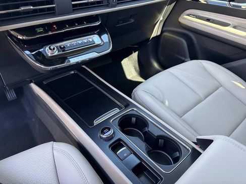 New 2026 Lincoln Corsair Premiere image 25