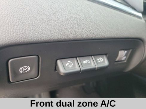 Used 2024 Buick Enclave Premium image 6