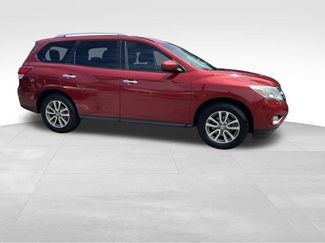 Used 2015 Nissan Pathfinder SV FWD video 2