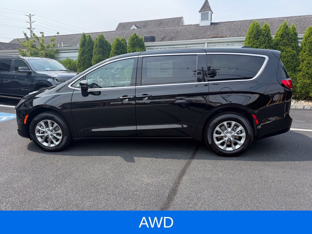 New 2027 Chrysler Pacifica Select w/ Family Tech Group AWD/4WD image 7