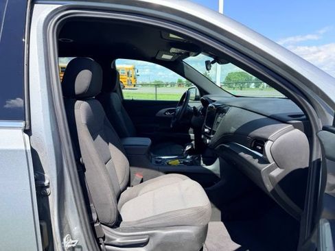 Used 2023 Chevrolet Traverse LT FWD image 11