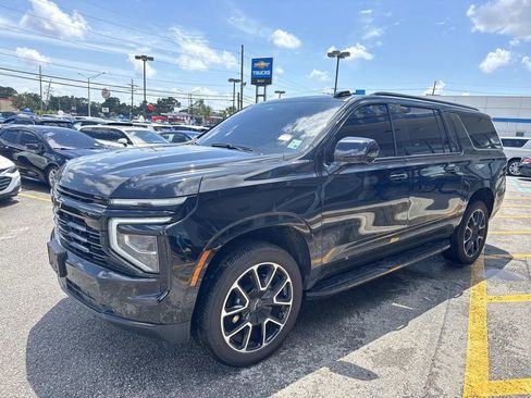 Used 2025 Chevrolet Suburban RST w/ Comfort Package RWD image 4