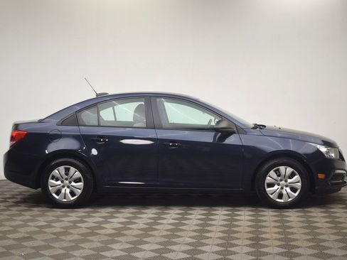 Used 2015 Chevrolet Cruze LS FWD image 10
