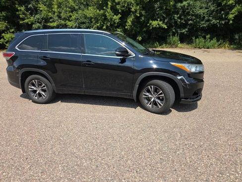 Used 2016 Toyota Highlander XLE AWD/4WD image 21