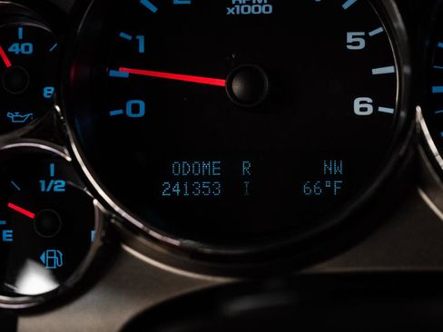 Used 2014 Chevrolet Silverado 3500 LT w/ Texas Edition image 21