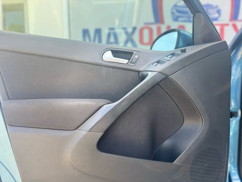 Used 2017 Volkswagen Tiguan Limited w/ Premium Package image 26