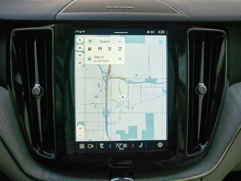 Used 2024 Volvo XC60 B5 Plus w/ Protection Package Premier image 16