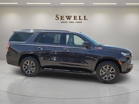 Used 2022 Chevrolet Tahoe Z71 w/ Luxury Package AWD/4WD image 5