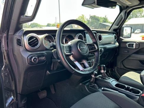 Used 2020 Jeep Wrangler Unlimited Sahara AWD/4WD image 28