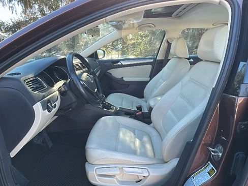 Used 2017 Volkswagen Jetta SE image 12