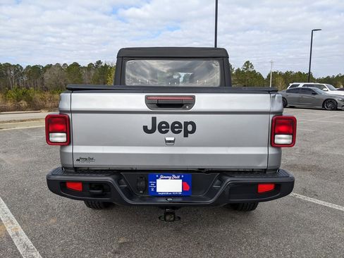 Used 2021 Jeep Gladiator Sport image 19