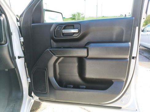Used 2019 Chevrolet Silverado 1500 Custom Trail Boss w/ Custom Convenience Package AWD/4WD image 17
