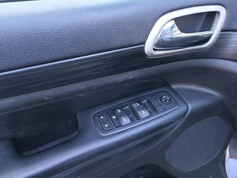 Used 2020 Jeep Grand Cherokee Laredo w/ Laredo X Package image 10