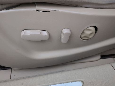 Used 2008 Cadillac DTS w/ Sun And Sound Package image 17