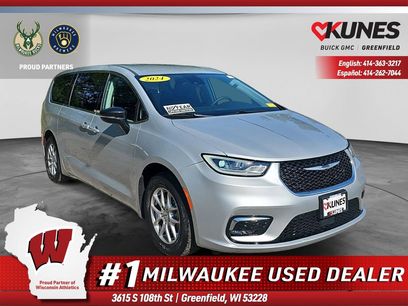 Used 2024 Chrysler Pacifica Touring-L