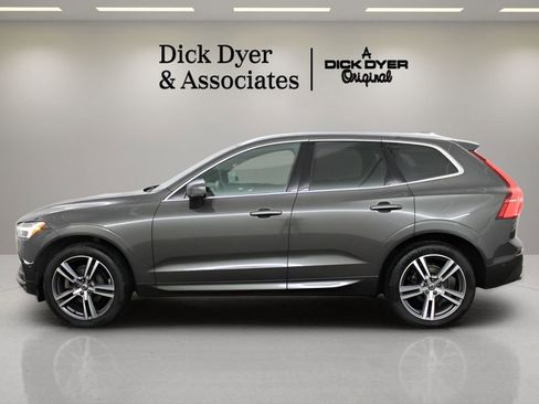 Used 2019 Volvo XC60 T5 Momentum w/ Multimedia Package image 5