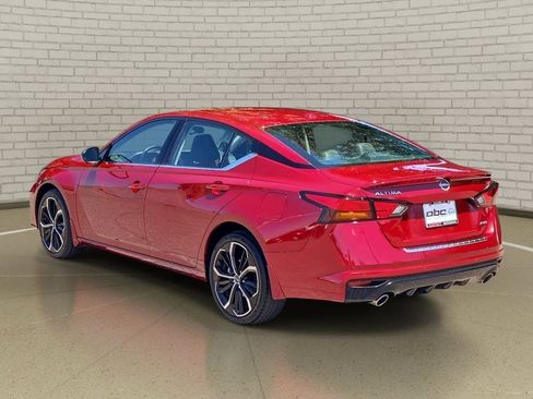 Used 2023 Nissan Altima 2.5 SR AWD/4WD image 7