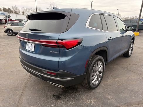 Used 2025 Buick Enclave Preferred image 4
