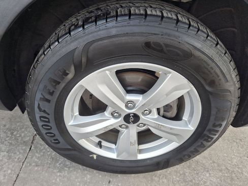 Used 2022 Kia Sorento LX image 8