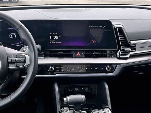 Used 2025 Kia Sportage EX w/ Premium Package FWD image 9