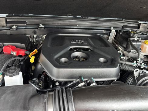 Used 2025 Jeep Wrangler Sahara image 28