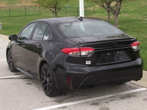 Used 2022 Toyota Corolla SE image 2