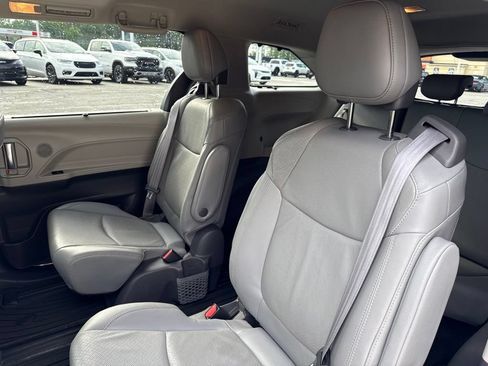 Used 2021 Toyota Sienna Limited AWD/4WD image 34