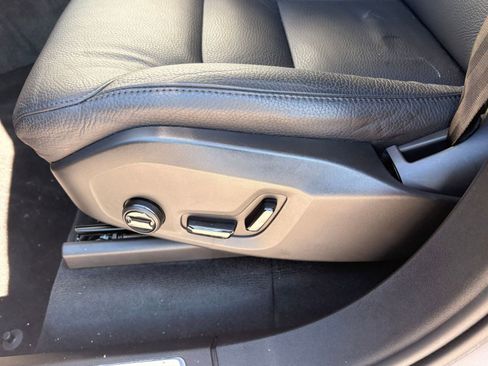 Certified 2025 Volvo XC90 B6 Plus image 13