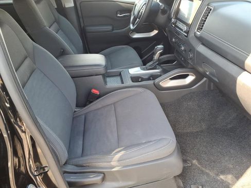 Used 2024 Nissan Frontier SV image 15