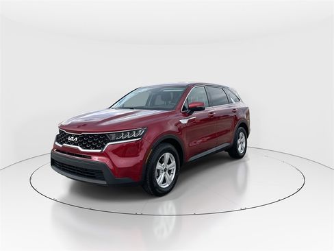 Used 2023 Kia Sorento LX image 4