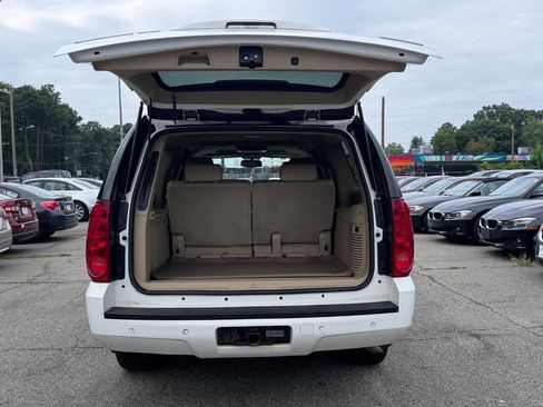 Used 2010 GMC Yukon XL SLT w/ SLT-2 Equipment Package AWD/4WD image 17