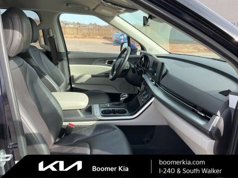Certified 2024 Kia Carnival LX image 11