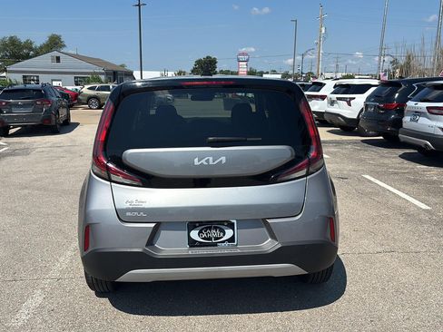 Used 2025 Kia Soul LX w/ LX Technology Package FWD image 5