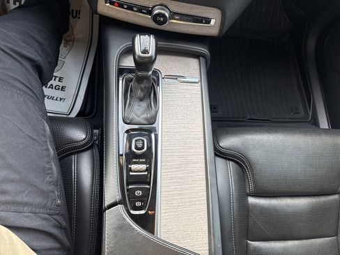 Used 2021 Volvo XC90 T6 Inscription w/ Protection Package Premier image 21