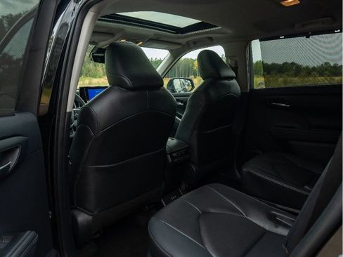 Used 2026 Toyota Highlander XLE AWD/4WD image 13