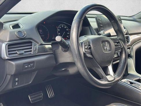 Used 2018 Honda Accord Sport image 8