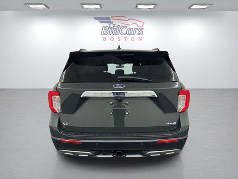 Used 2022 Ford Explorer XLT w/ Equipment Group 202A image 5