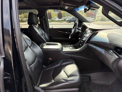 Used 2018 Cadillac Escalade Platinum AWD/4WD image 17