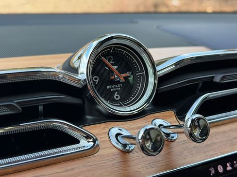 Used 2023 Bentley Bentayga image 20