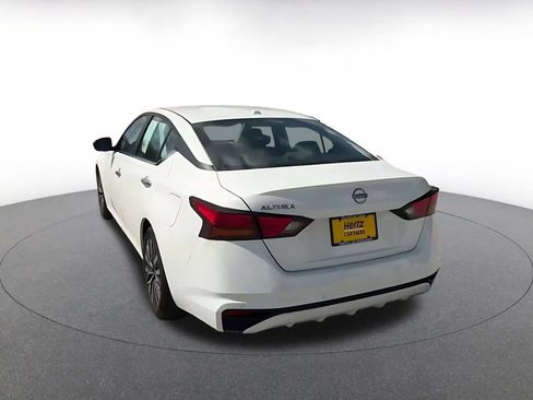 Used 2025 Nissan Altima 2.5 SV FWD image 9
