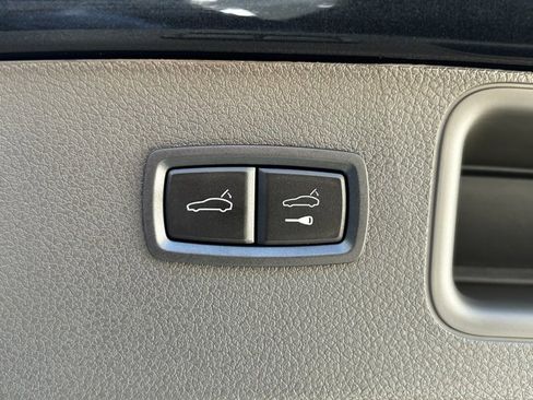 Certified 2025 Porsche Macan image 18