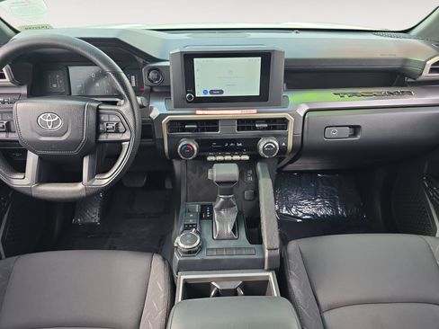 Certified 2025 Toyota Tacoma SR5 AWD/4WD image 10