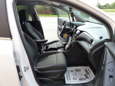 Used 2018 Chevrolet Trax LT AWD/4WD image 43