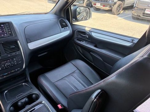 Used 2018 Dodge Grand Caravan GT image 34