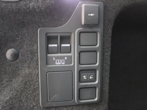 Certified 2024 Land Rover Discovery Dynamic SE image 30