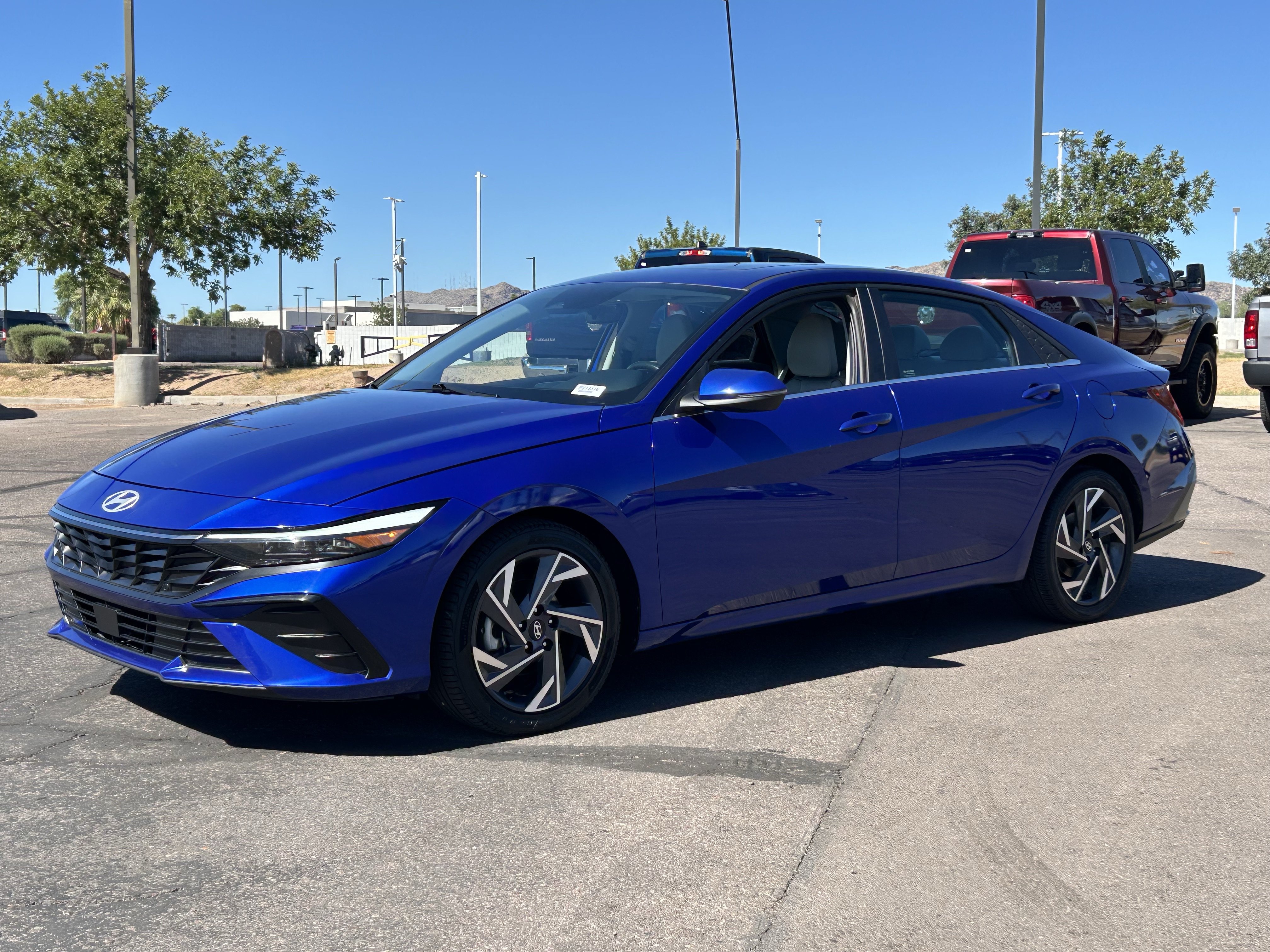 Used 2025 Hyundai Elantra Limited FWD image 2